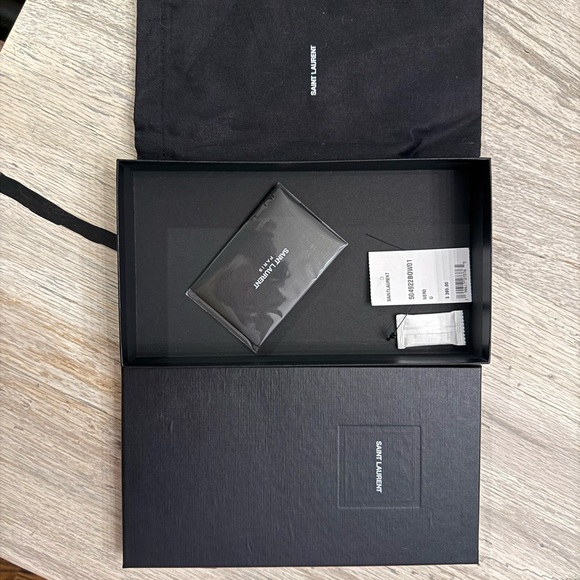 Saint Laurent Grain De Poudre Chevron Monogram Large Bill  Yves Saint Laurent Grain De Poudre Chevron Monogram Bill Pouch Black